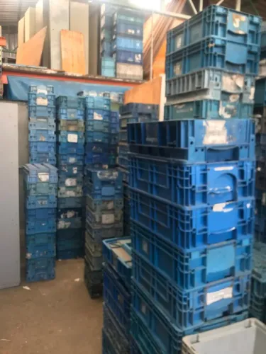 caixas plásticas usadas diversas cores tipo KLT 0,30 x 0,40 x 0,13 alt usadas lote