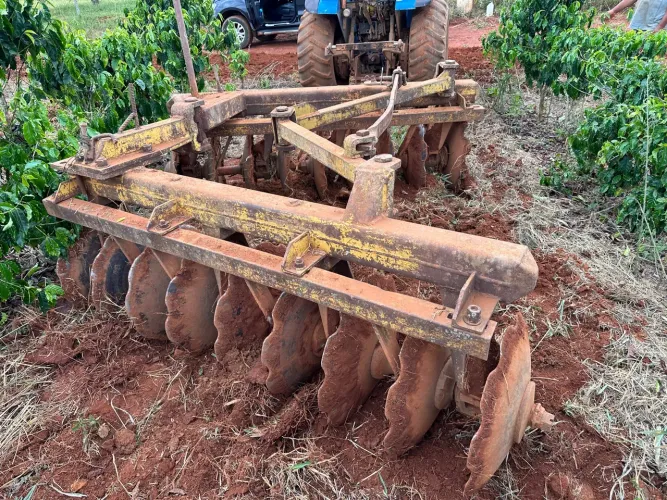 Grade aradora de arrasto