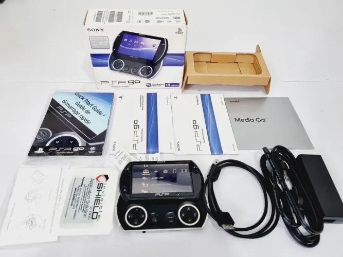343-CONSOLE PSP GO PRETO