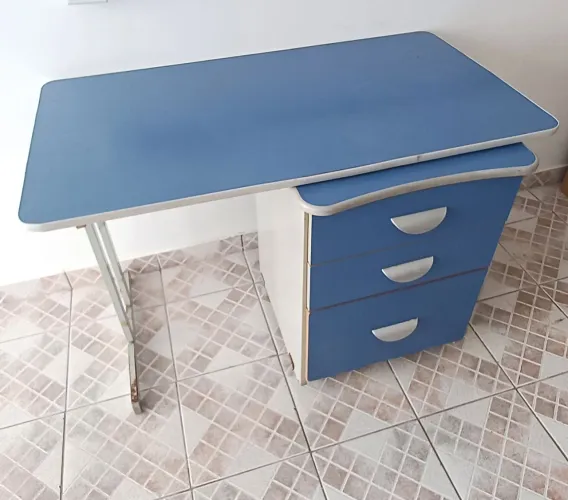 Mesa de Escritório com Gaveteiro