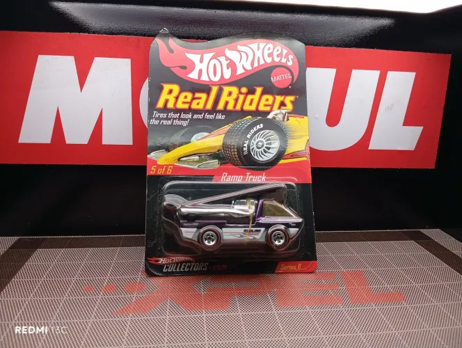 Rara Mini Ramp Truck Deora - Hotwheels RealRiders Ed Lim - esc 1/64