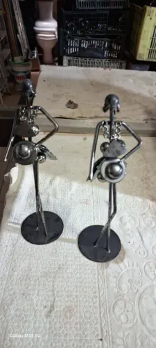 Par de Esculturas Decorativas em Metal