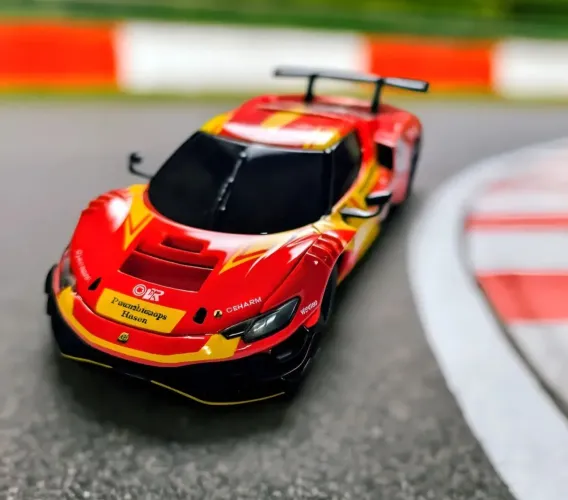 FERRARI Equipado com controle remoto Bluetooth, item raro é perfeito para colecionadores.