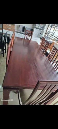 Mesa de jantar madeira maciça com 08 cadeiras