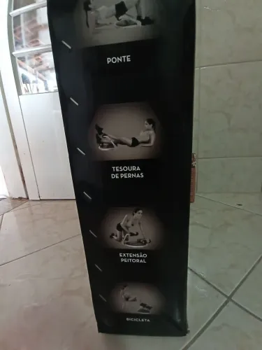 Aparelho dê ginástica AB Max portátil.