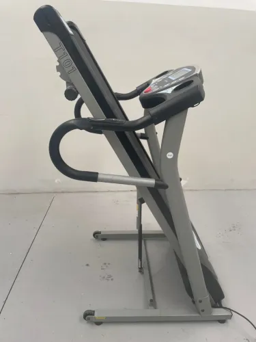 Esteira Ergométrica Johnson Treo T101 c/12 programas e inclinação mecânica 110v