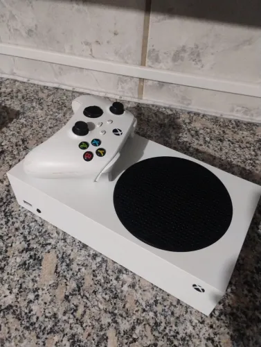 Xbox Series S - Branco com Controle