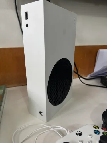 Xbox serie S + 2 controles