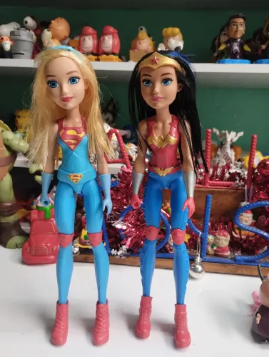 Bonecas heroínas mulher maravilha e super girl