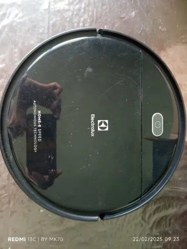 Robô Aspirador Electrolux preto