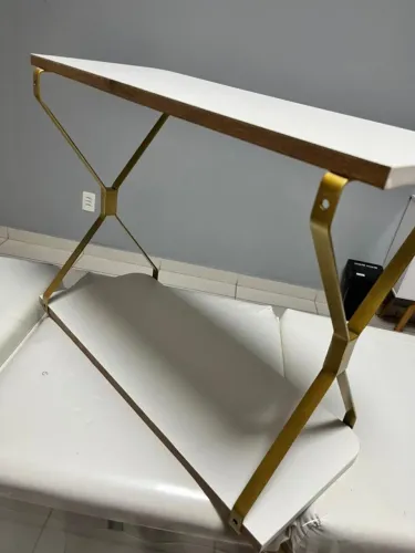 Prateleira Decorativa 60x25 Sala Escritório Quarto - Dourado/Branco
