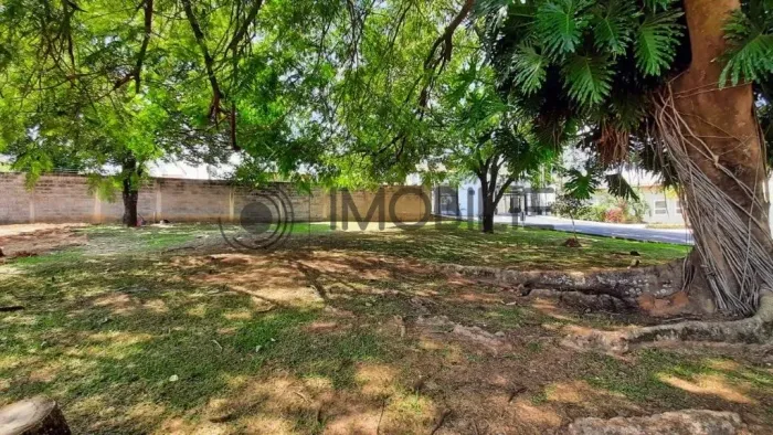 Terreno à venda com 601 m² de esquina no Condomínio Vila Borghese em Indaiatuba/SP.