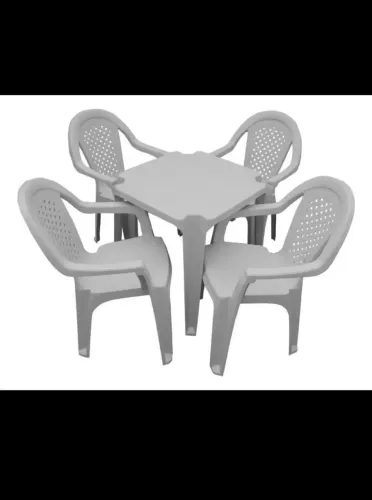 Mesa com 4 cadeiras de plástico nova