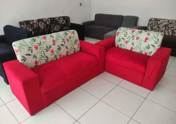 Conjunto de Sofás Vermelhos com Estampa Floral Aparti de 600.00