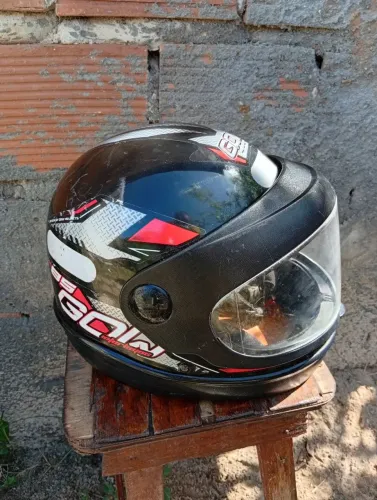 Capacete GOW SEMI NOVO tem conversa