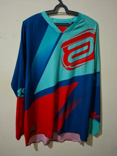 Camisa motorista mangas longas