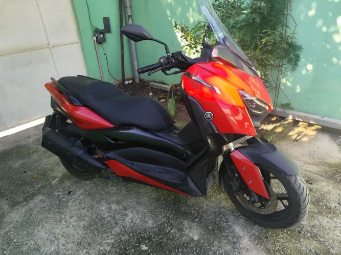Vendo xmax nova de tudo pneus zeros 