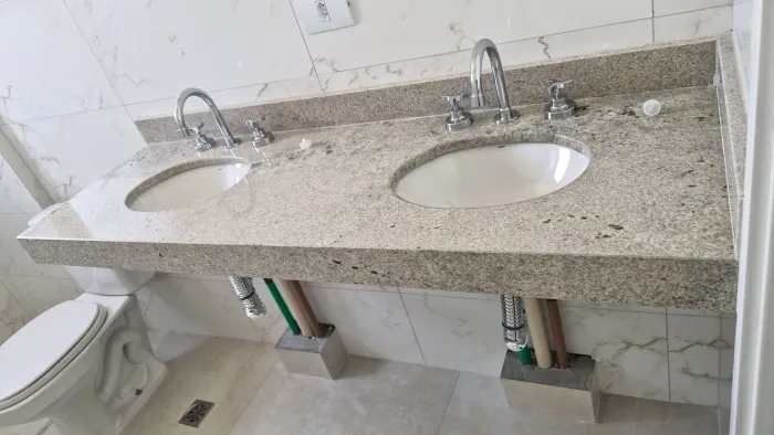 Vendo pias de mármore retiradas de um empreendimento novo