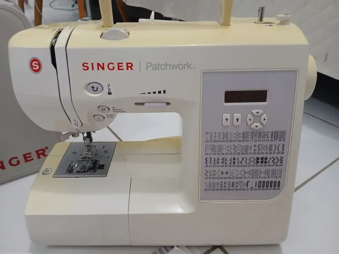 Máquina de costura singer stylist 7258 e patchwork
