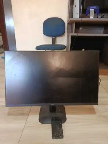 Vendo monitor AOC e um iPhone 8 para retirada de peças