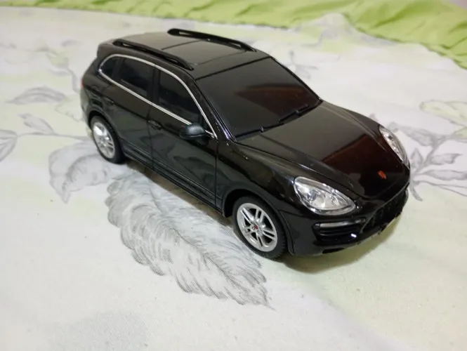 Carro porsche de miniatura de colecionador em perfeito estado 