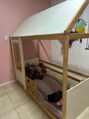 Cama montessoriana infantil