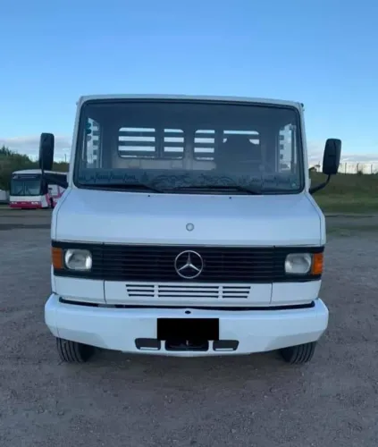 MB 710 CARROCERIA ANO 2011