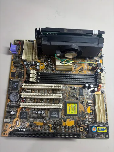 Placa Mãe Retrô Antiga (Slot 1) com Processador e Cooler + Slot ISA / AGP - No Estado