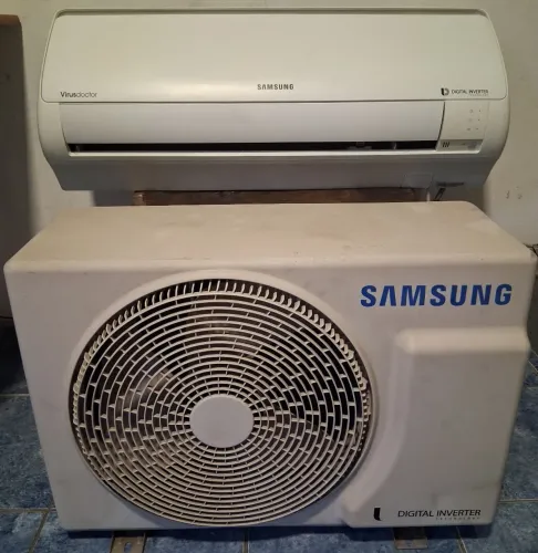 AR-CONDICIONADO SPLIT SAMSUNG 9.000 BTUs - USADO EM ÓTIMO ESTADO