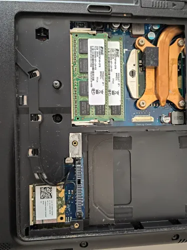 Notebook para retirada de peça placa ok , hd ok, memória ok sem fonte.