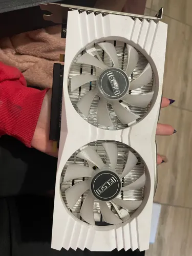 Placa de vídeo RX 580 White + 2 memórias RAM 8GB DDR4