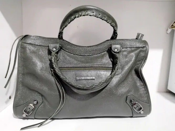 Bolsa Constance em couro