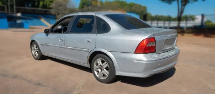 Chevrolet Vectra GL 2.2 / 2.0 MPFI 2000