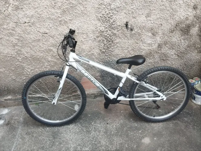 Bicicleta Bettus modelo Urban aro 24 semi-nova