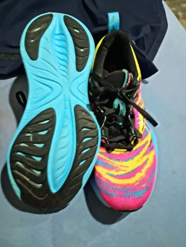 tênis feminina oasics n 40