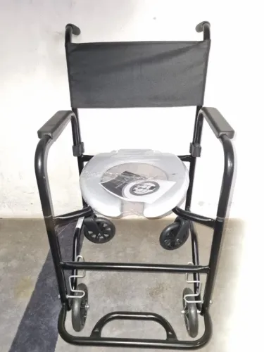 Vende-se Cadeira de Banho Orthec. Valor 300,00.