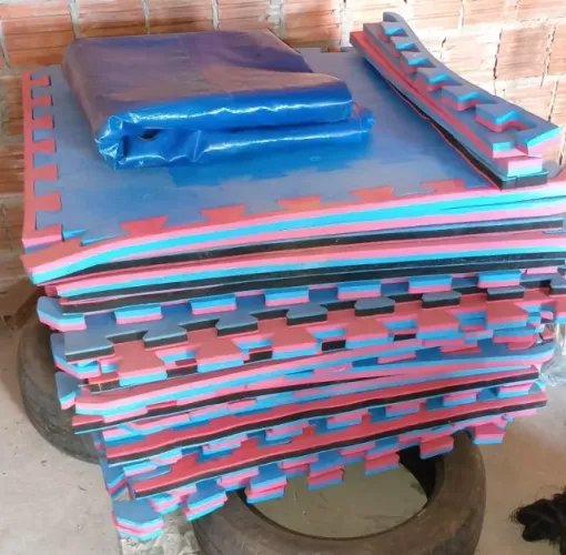 VENDO JOGO DE TATAMES 7X4 M, E LONA MARITIMA!