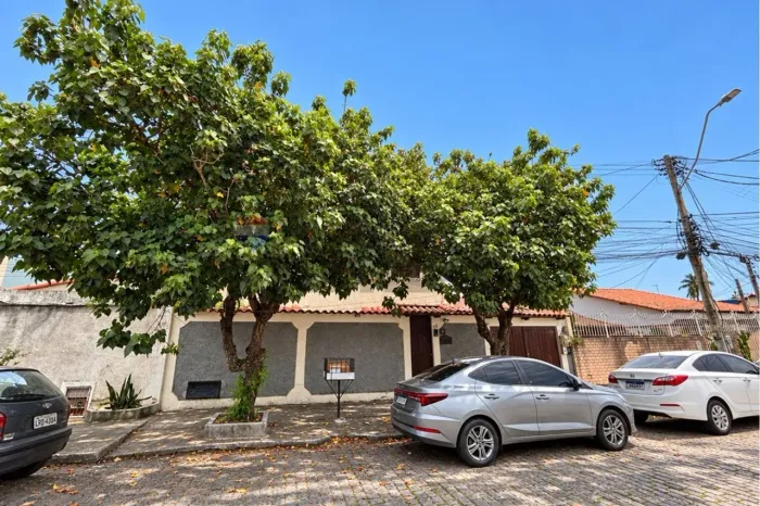 CASA DUPLEX COM EDÍCULA INDEPENDENTE A VENDA , 05 QUARTOS E 03 SUÍTES NO JARDIM FLAMBOYANT