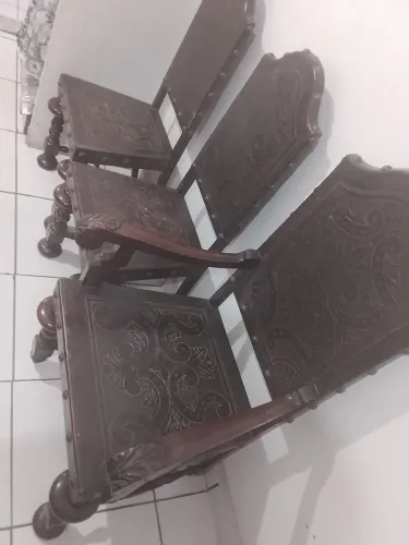 Cadeiras antigas relíquia 