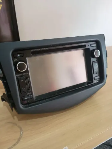 Midia mp4 com moudura toyota rav4