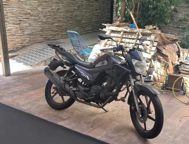 Vendo YAMAHA FACTOR 150 22/23 PRETA