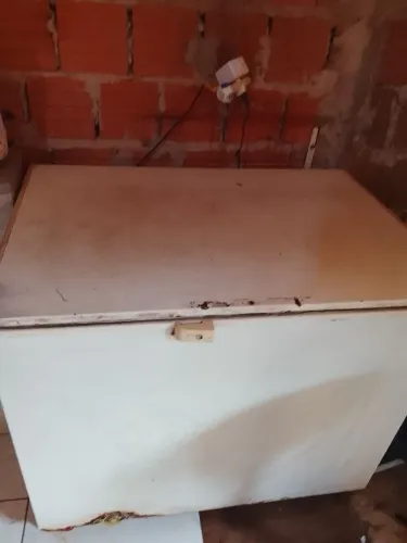 Vende-se freezer ,Frigobar e fritadeira elétrica 