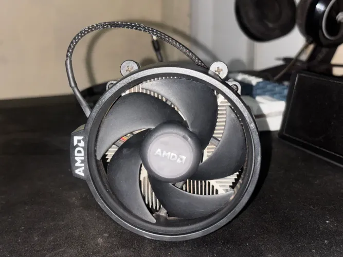 Ryzen 5 5600 + cooler box