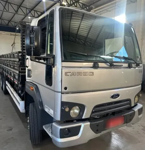 Ford cargo 1119 6x2 carroceria 2015