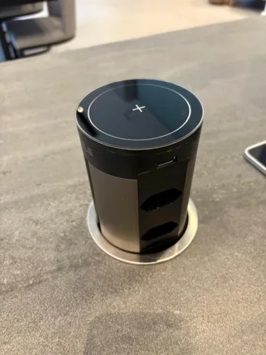 Torre de Tomada Häfele 4 Saídas 20A USB Indução Embutir Preto