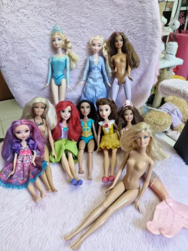 Lote de bonecas barbie, disney, princesas e frozen