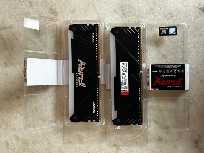 Kit Memória Kingston Fury Beast - DDR4, 16GB (2x8GB), 3200MHz, Black, RGB