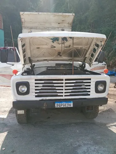 Caminhão basculante Ford 700