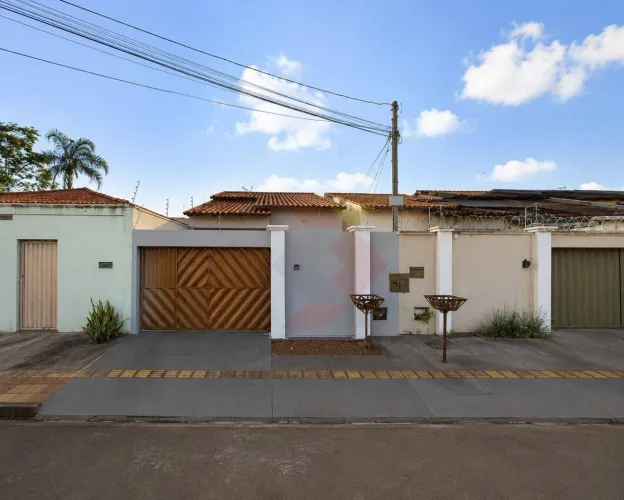 Casa com 3 quartos para alugar, 123 m² por R$ 2.850/mês - Jardim Atlântico - Goiânia/GO