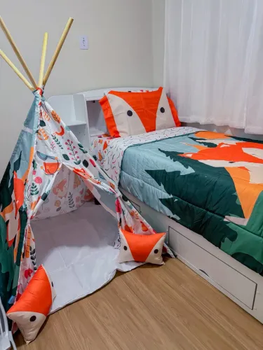 Linda Cama de Casal com Auxiliar e Sapateira 